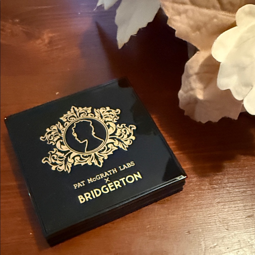 Pat McGrath NWOB Divine Glow Highlighter in Gold. Bridgerton